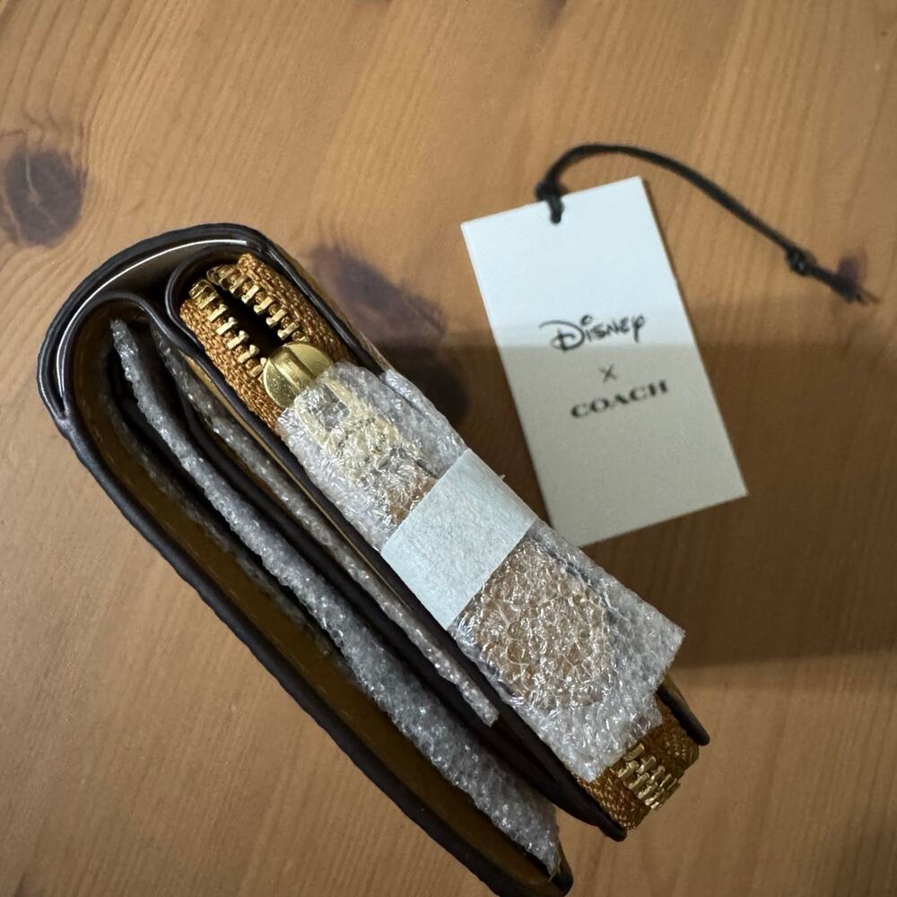 🐭Disney X Coach Essential Billfold Wallet With Mickey Mouse And Friends - Picture 9 of 11